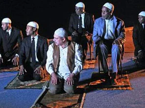 Amerikalı aktör namaz kıldı!