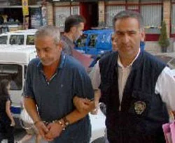 Beylik tabancasıyla oğlunu vurdu!