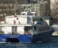 Deniz otobüsü,iskeleye çarptı