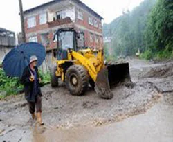 Derede mahsur kalan 7 kişi kurtarıldı