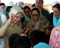 Emine Erdoğan'dan dünyaya yardım çağrısı