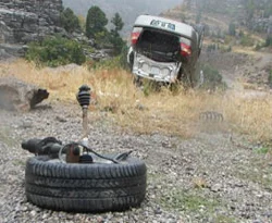 Eskişehir'de iki araç devrildi: 16 yaralı
