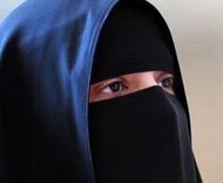 Fransa'da peçe yasağı kabul edildi