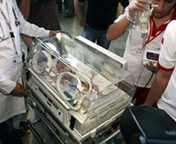 Gazzeli bebek tedavi için Türkiye'de