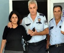 Genç kız babasını bıçaklayarak öldürdü