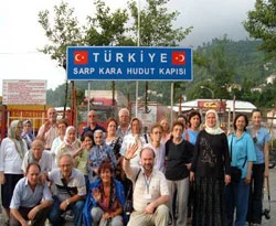 Gürcistan'da yaşayan Türkler sınır kapısında