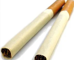 Hastaları görünce sigarayı bıraktı