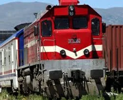 Hindistan'da tren faciası: 13 ölü 50 yaralı