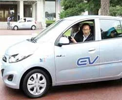 Hyundai'nin ilk elektrikli otosu yola çıktı