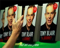 İrlanda'da Tony Blair'e yumurtalı saldırı