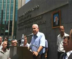İsrail geri adım atmıyor