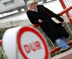Kayıtta başörtü yasağına protesto