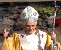 Papa'dan İngiltere'ye tarihi ziyaret