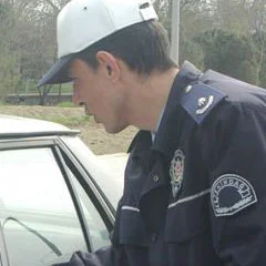 Polise yumruklu saldırı