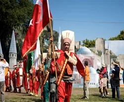 Tarihi şatoda Türk festivali