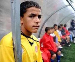 Taş değil, gol atmak istiyorlar!