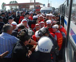 TAYAD üyelerine taşlı saldırı