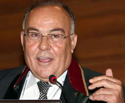 'Yargı siyaseti değil kendini eleştirsin'