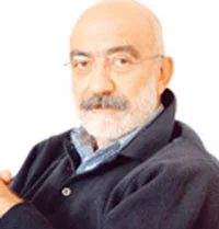 Açtı ağzını yumdu gözünü...