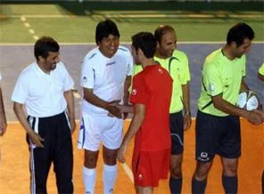 Ahmedinejad ve Morales sahalarda
