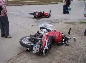 Alkollü motosiklet sürücüsü kaza yaptı