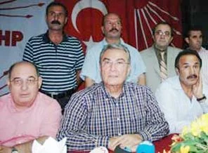 Baykal'ın sağ kolu resepsiyona katılıyor