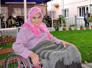 Çeyrek asırdır huzurevinde yaşıyor