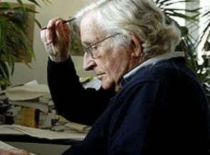 Chomsky: Başörtüsü yasağı rezalet