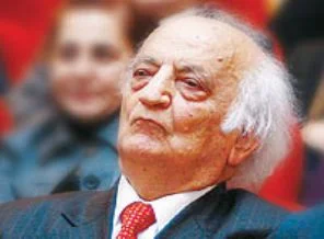 Darbeciler ülkeden kovdu, şimdi baştacı!
