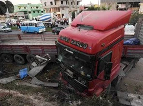 Ekmek almaya gitti, TIR'ın altında kaldı