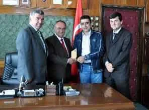 Elmalı Belediye Başkanı'na plaket
