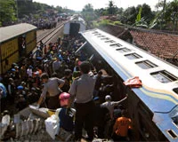 Endonezya'da tren kazaları!