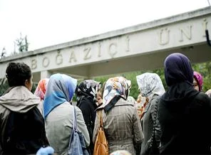 Fransa'da başörtüsü üniversitelerde serbest