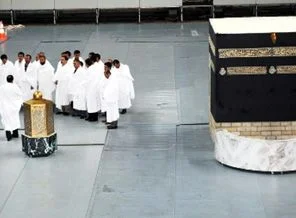 Hacı adaylarından temsili tavaf
