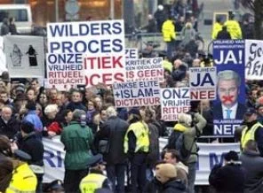 Hollanda'da 'Hepimiz Türküz' sloganları