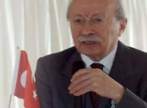 Hürriyet yazarı Ekşi kararını verdi!