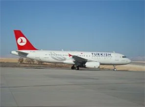 İki uçağın çarpışması kıl payı atlatıldı
