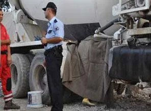 İşçi beton mikserine sıkıştı