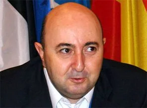 İsmet Berkan Hürriyet'te