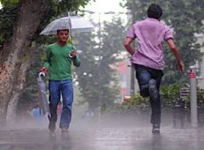 İstanbul, geceyi yağmurlu geçirdi