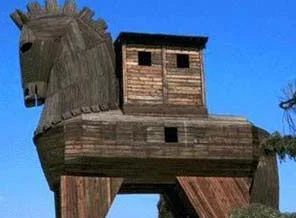 Japon turist Truva Atı'ndan yuvarlandı