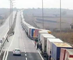 Kapıkule'de 3 kilometre tır kuyruğu
