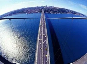Kazadan kurtuldu, köprüden atlayarak öldü