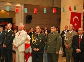 Kazak askerlerini Türk subaylar eğitiyor