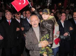 Köşk'e çıkmadı,Fener Alayı'na katıldı