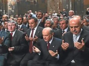 MHP'de yeni dönem: Tasfiye mi direniş mi?