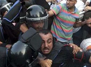 Mısır'da polis,üniversitelerden çıkarılıyor