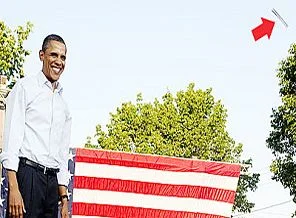 Obama'ya Kitap Fırlatıldı