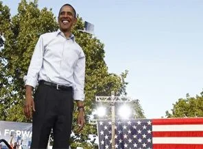 Obama'ya okusun diye kitap fırlattı