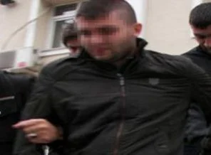 Otomobili çalıp sahibinden para istediler